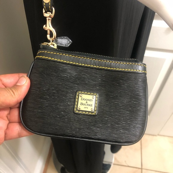 Dooney Brourk Leather wristlet brand new - Picture 3 of 15